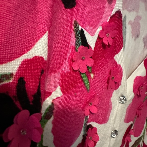 INC Size Medium Short Sleeve Rhinestone Button Raised Flower Embellishments - Picture 4 of 6